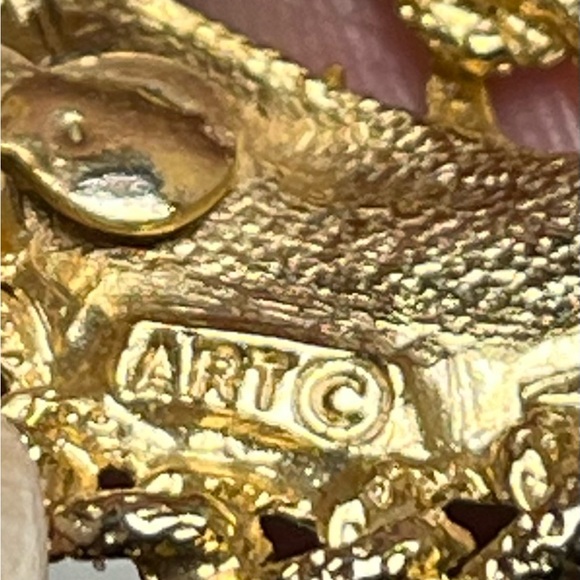 Vintage ART Clip On Earrings Gold Toned Spiky Shell And Chain Design - Picture 6 of 8